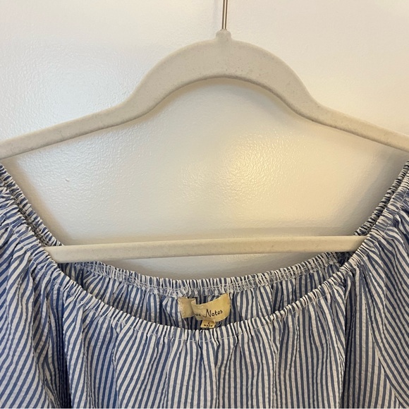 Seersucker mini dress with embroidered flower sleeves - Picture 3 of 3